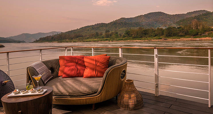 רשת Minor Hotels מציעה שיט בספינת נהר במקונג. מרפסת שמש בספינה. צילום אתר החברה