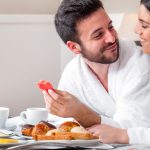 פינוק בלב ים: שירות חדרים באוניות קרוזים