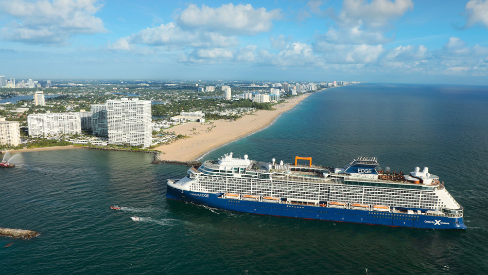 Celebrity Edge מתקבלת בכבוד בכניסה לחופי פלורידה. צילום סלבריטי