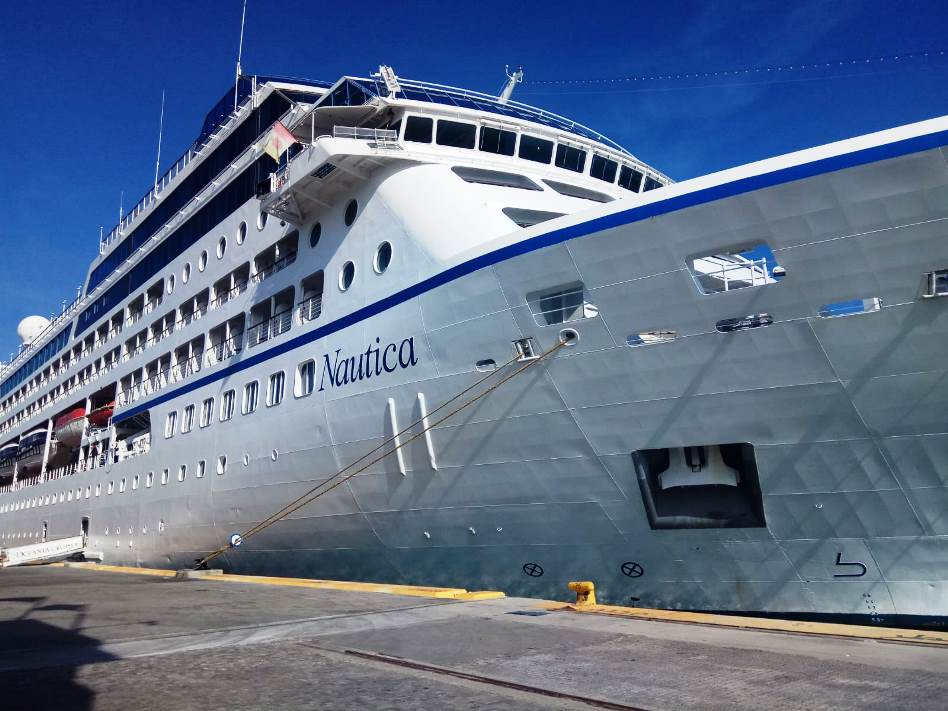 אושיאניה נאוטיקה עגנה בנמל חיפה