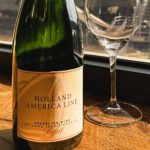 שדרוג יוקרתי: הולנד אמריקה ליין מציעה יין מבעבע בלעדי