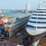 מגה יאכטה אולטרה יוקרתית יצאה ממבדוק יבש בדרכה לארגנטינה