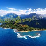 עימות בגן עדן: חברות השייט מאיימות בתביעה על מס התיירות בהוואי