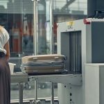 תושב טנסי נעצר באיטליה לאחר שנמצא אקדח בתיקו לפני השייט