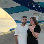 הצעת נישואין בלב הים: עידן כרע ברך בסיפונה של “קראון איריס”