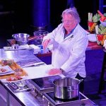 ליקוי חמה וטעימות: דיוויד בורק מוביל את חוויית השף בהולנד אמריקה