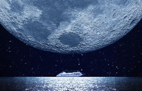 סילבר מון נגעה במים בפעם הראשונה