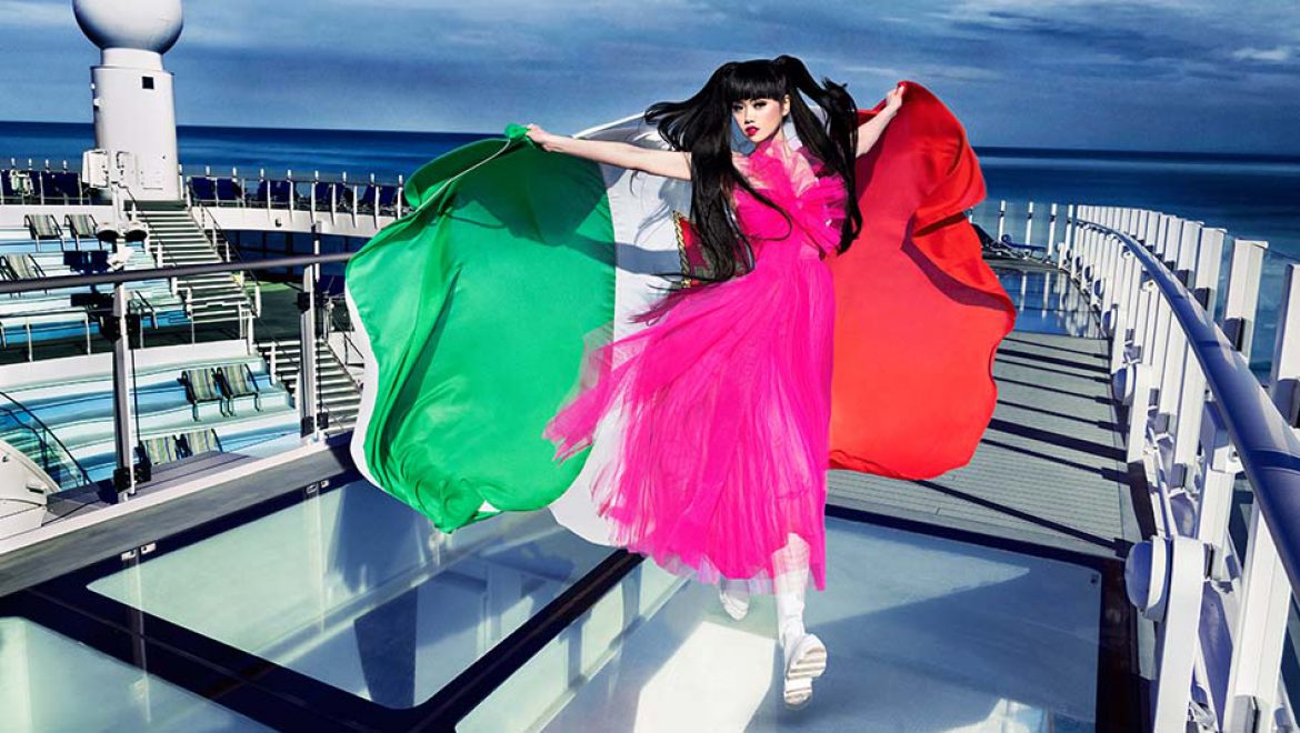 קוסטה טוסקנה תארח תצוגת אופנה לפני היציאה להפלגת הבכורה