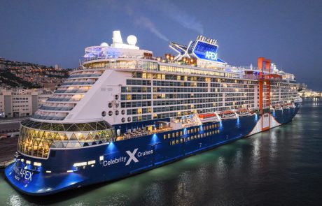 סלבריטי קרוזס עושה היסטוריה וזוכה בתארים יוקרתיים