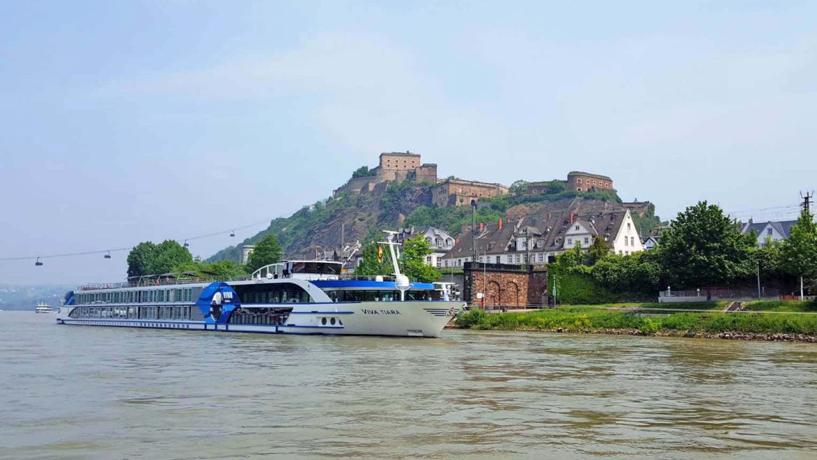 “נופים וטעמים על הריין-מוֹזֵל”: שייט נהרות כמו בגְּלוּיוֹת, של גורדון טורס