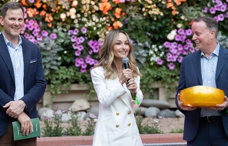 כוכבי המטבח עולים לים: Oceania Cruises שוברת כלים ובקבוק