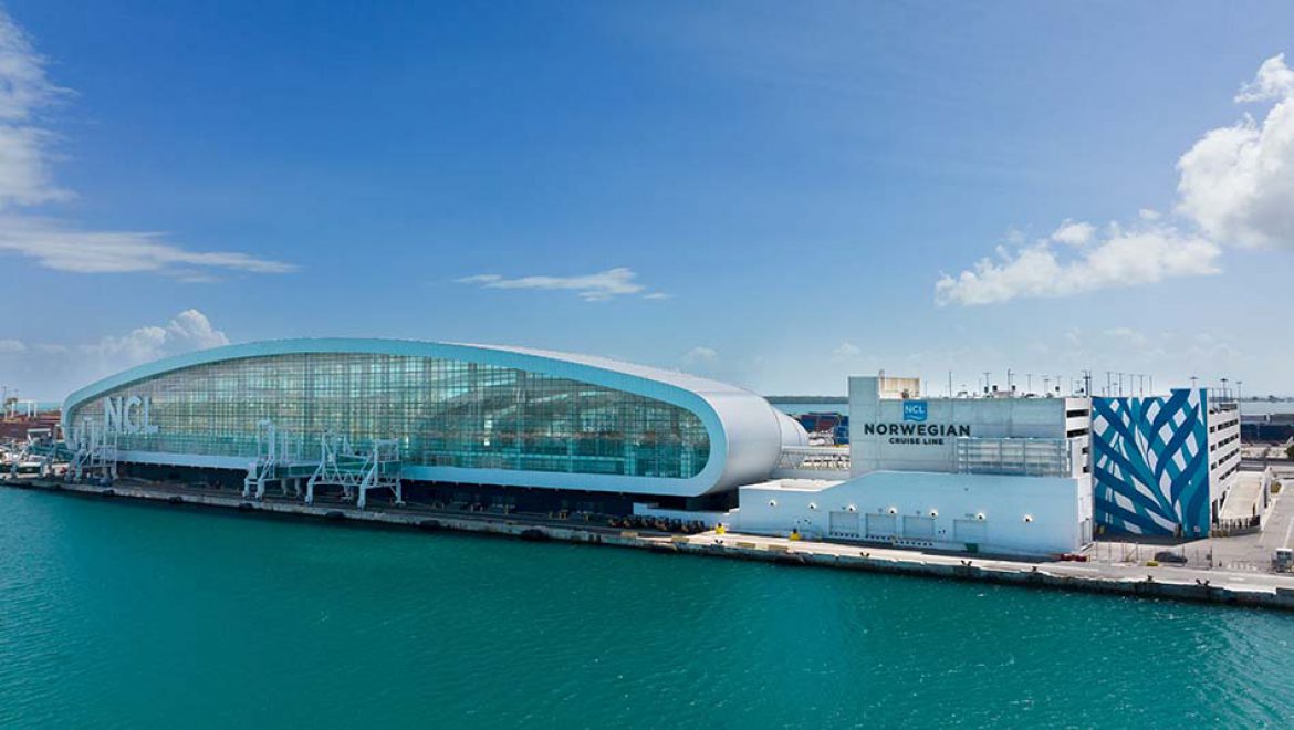 ציור הקיר האמנותי של ארנסטו קונדה מוצג בטרמינל של NCL במיאמי