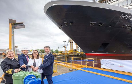 קיונארד חגגה את טקס הציפה של האונייה המלכה אן