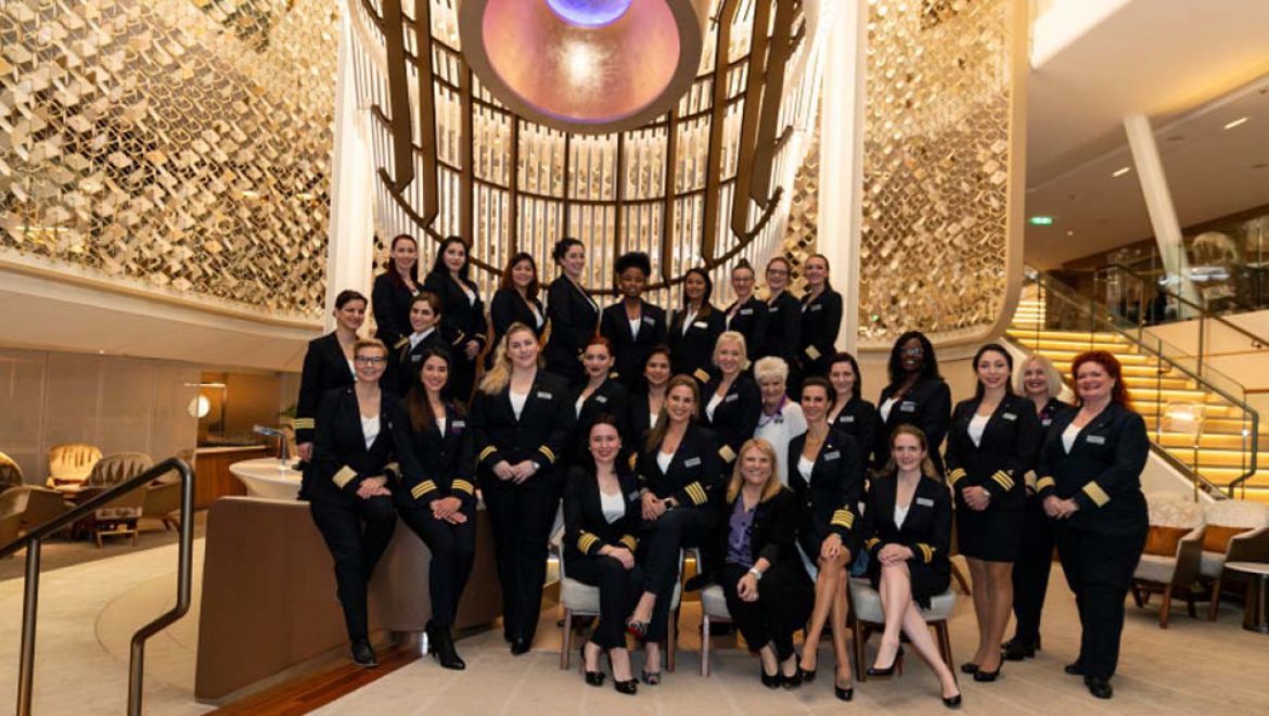 סלבריטי קרוזס חוגגת את יום האישה הבינלאומי