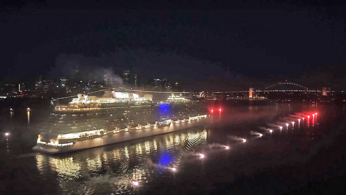 מסלול עגינה מואר בזיקוקי דינור למג’סטיק פרינסס בסידני