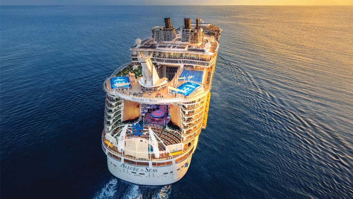 אונייה מסדרת אואזיס נכנסת למבדוק יבש לפני ההגעה לים התיכון