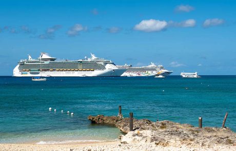 הצרות של איי קיימן: הוויכוח על בניית מזח עגינה ‘מתחמם’
