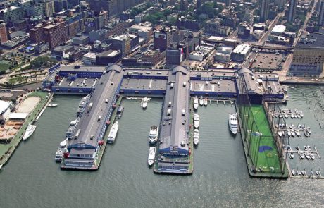 Booking.com  מארחת ביאכטת אופנה אמריקנית