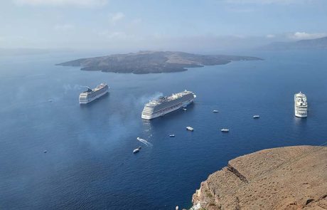 יוון תצמצם ביקורי אוניות קרוזים בשניים מיעדי התיירות הפופולריים
