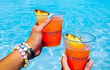 קוקטיילים מרעננים: חופשת השייט ב-NCL מתחילה כבר מהבית