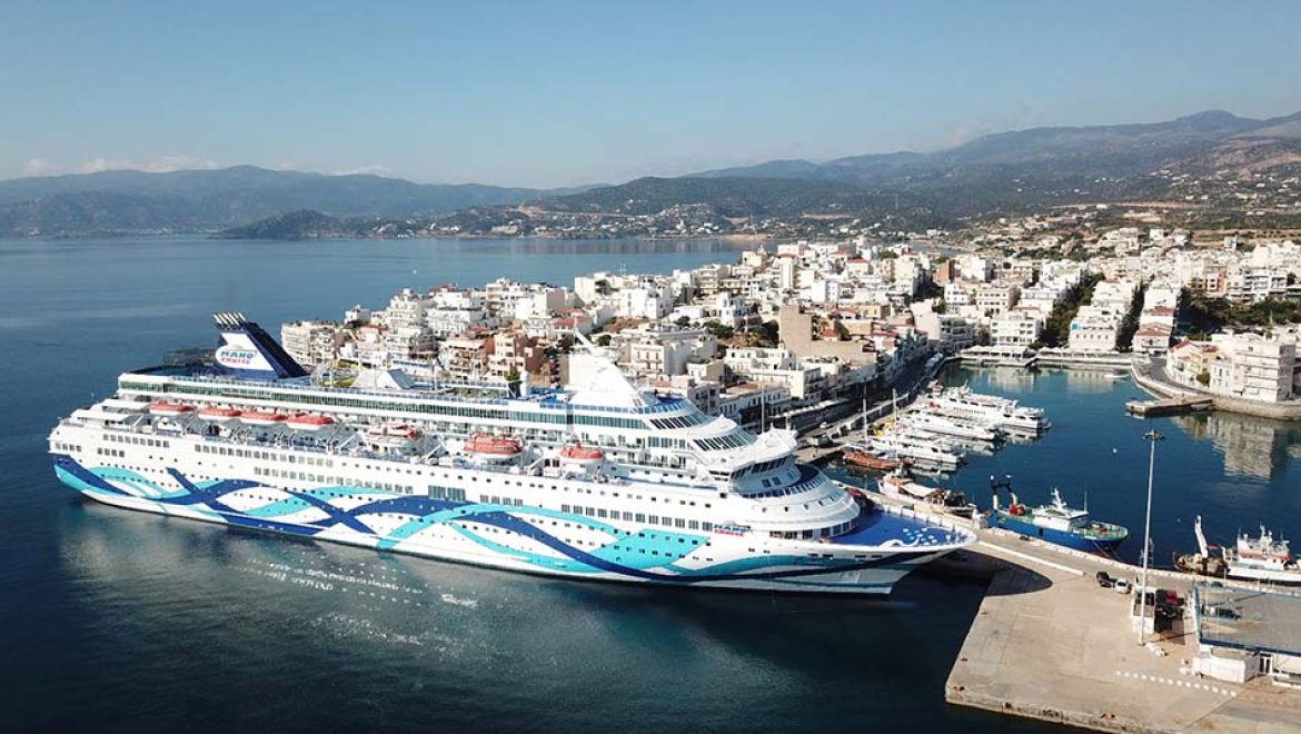 ‘קראון איריס’ מפליגה בקצב עם אלפי נוסעים השבוע