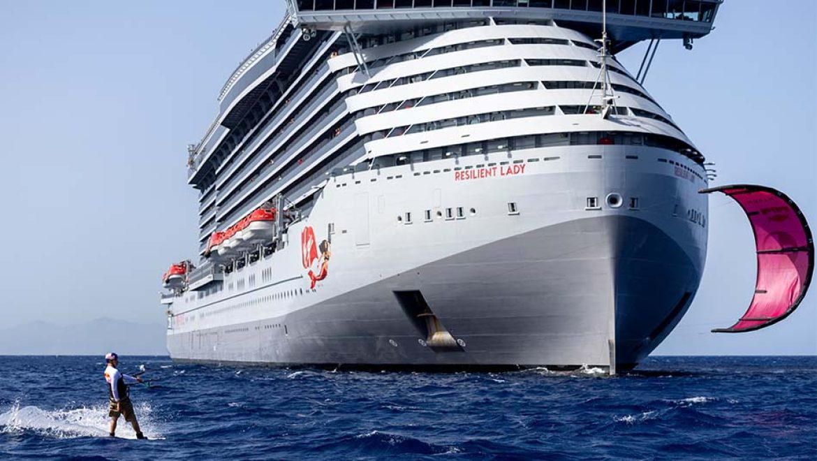 אדם קפץ מסיפון מספר 16 של אוניית קרוזים מול חופי יוון