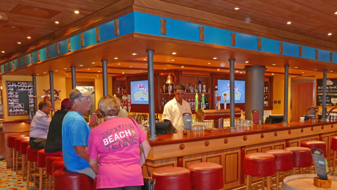 “לחיים, לחיים: קרניבל מרימה כוסית לכבוד הנוסעים המתמידים