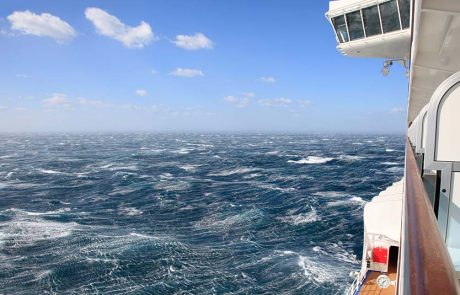 לתפוס גלים: מייצבי אוניות קרוזים משפרים את חוויית החופשה