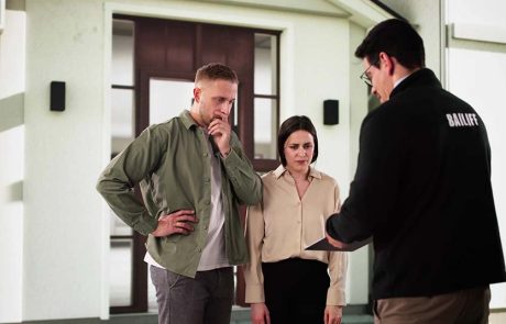 שמפניה על חשבון חברת הקרוזים? לא כשזה נגמר במעצר