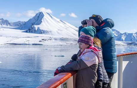 Hurtigruten משיקה סיורים חדשים בסבאלברד וחוויית “כפר פתוח”