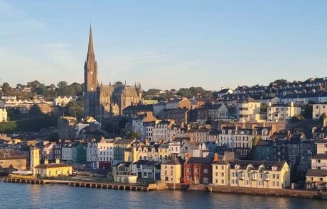 בנמל קורק, אירלנד מסיימים את עונת ההפלגות בסיפוק וגאווה