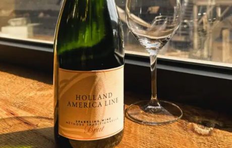 שדרוג יוקרתי: הולנד אמריקה ליין מציעה יין מבעבע בלעדי